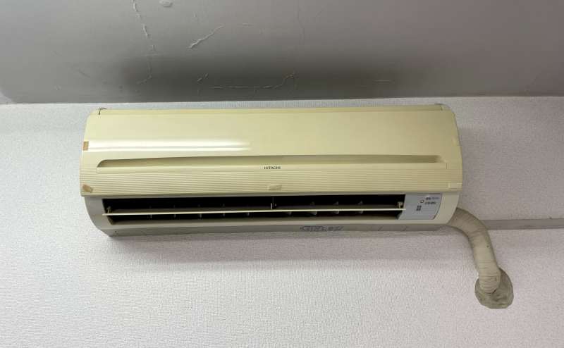 【室内に専用エアコンがあるので温度設定を自由に変更可能です。リモコンはモニター台にあります】 - TIME SHARING 秋葉原 和泉ビル203の写真