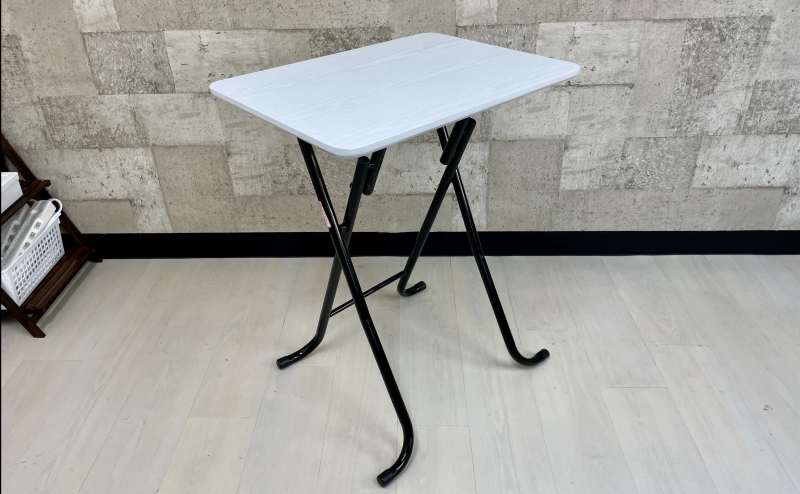 【モニターの横にPC台があるので、前に出て映像を映しながらPC操作も可能です】 - TIME SHARING 秋葉原 和泉ビル203の写真