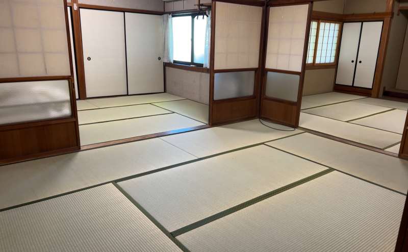 南海本線孝子駅徒歩1分!一軒家貸し切りキッチン、和室は最大26畳の部屋として活用可能!