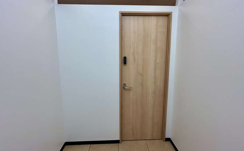 【共有扉に電子キーが設置されております。入室案内をご確認のうえ暗証番号をご入力ください。】 - TIME SHARING 銀座 旗ビル roomBの写真