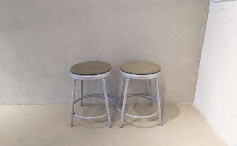 備品|丸型スツール ×2脚