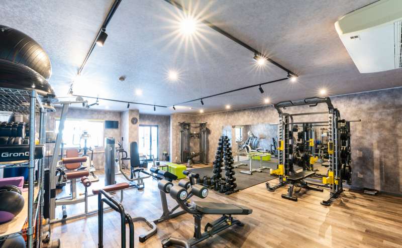 【Private Gym 健】「愛知県最大級」完全個室の広々と綺麗でマシン豊富のワンランク上を行くジム。駐車場2台完備(名古屋市中村区)