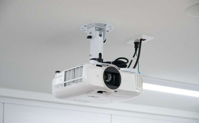 プロジェクター HDMI（VGA,Type-C,Thunderboltの変換機あり）