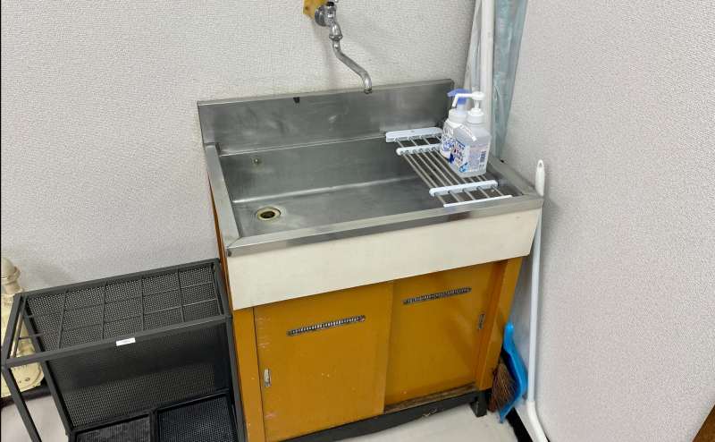【室内に流し台もございます。ハンドソープと除菌スプレーを設置しています】 - TIME SHARING 秋葉原 和泉ビル203の写真
