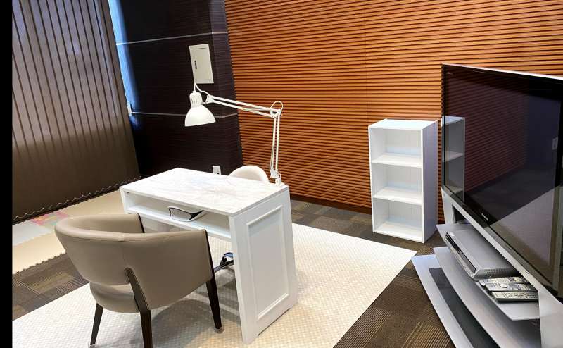 【名古屋市伏見　丸の内駅近】個室ネイルサロン　WIFI・TV完備　道具貸し出し有　レンタルサロン　