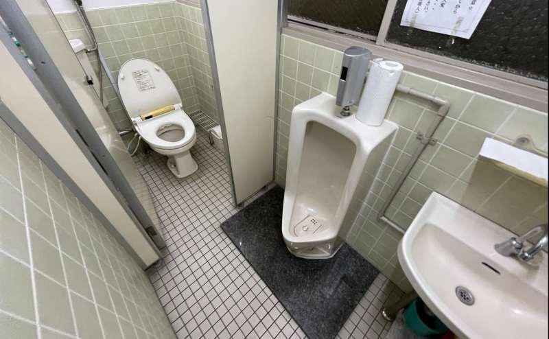 【2階男性トイレ（小便器×1、個室×1）】 - TIME SHARING 秋葉原 和泉ビル202の写真