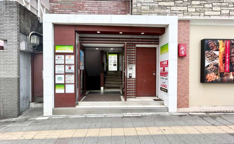 【階段を上がった先にエレベーターがあります】 - TIME SHARING 横浜関内 セルテアネックス 3Aの写真