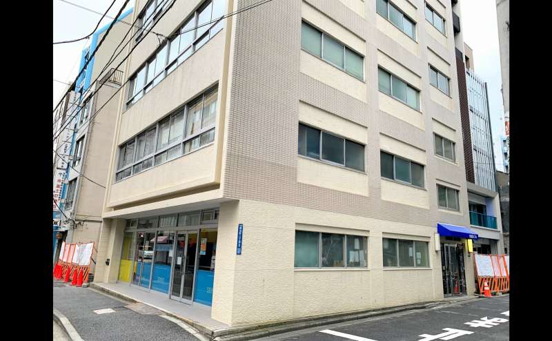 光起ビル1F外観全体となります。1Fは西濃運輸様が入っております。