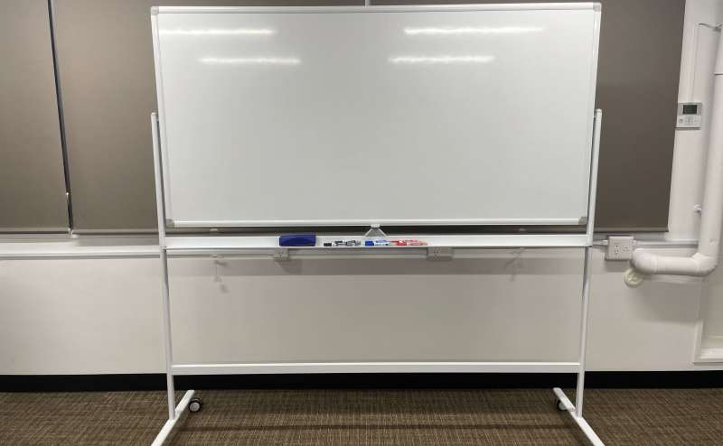 【ホワイトボードもあるので様々な用途に活用できます】