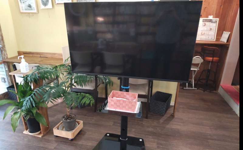 モニター(50インチ)を導入しました。 接続端子:HDMI、USB Type-C、Mini DisplayPort