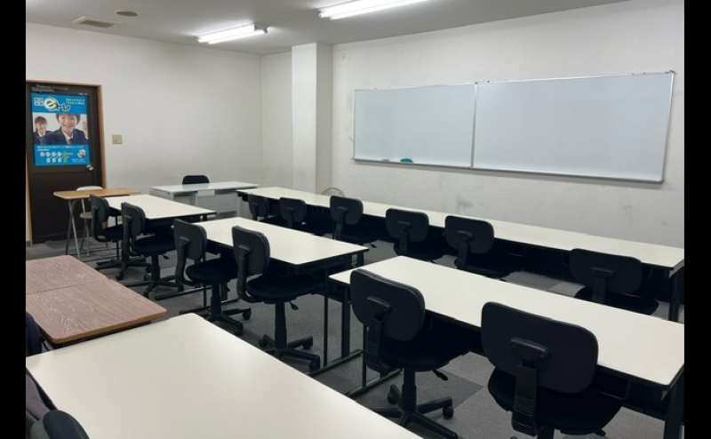 【前橋の格安レンタルスペース】塾の教室を貸し出し中|会議・講習・打ち合わせ・セミナーに最適!