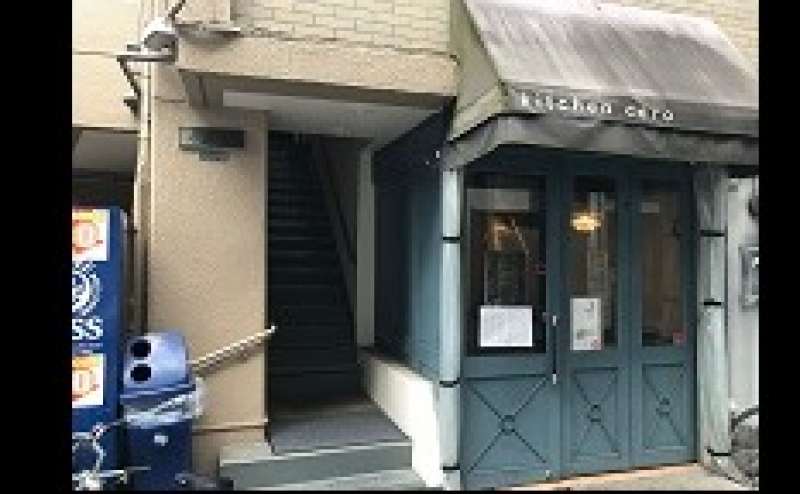 店舗入口　１ＦはスペインバルＣＥＲＯ