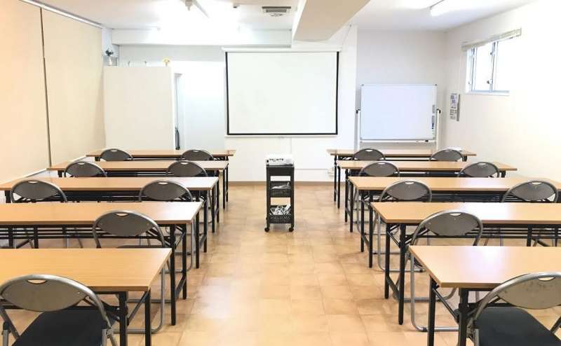第三会議室 3名掛け最大30席【高崎駅徒歩7分 販売利用OK】プロジェクター|スクリーン|ホワイトボード|Wi-Fi|無料