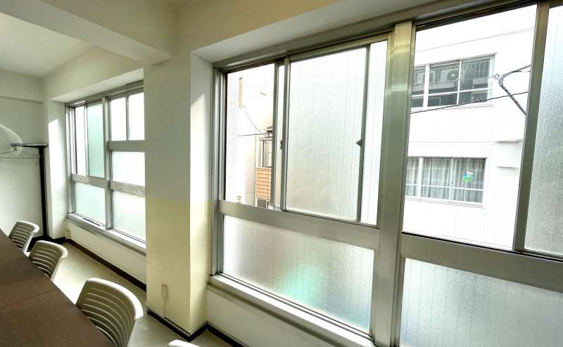 【窓を開けて換気可能です】 - TIME SHARING 秋葉原 和泉ビル202の写真