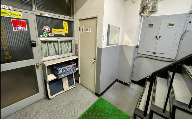 【ビル入口から入ってすぐ右の階段で２階へお上がりください】 - TIME SHARING 秋葉原 和泉ビル202の写真