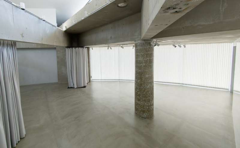 『MT Gallery DAIKANYAMA』【代官山駅目の前】天井高最大8.6mを誇る120㎡の広々空間に差し込む自然光。展示会・受注会・商用撮影に最適な都会的ギャラリー